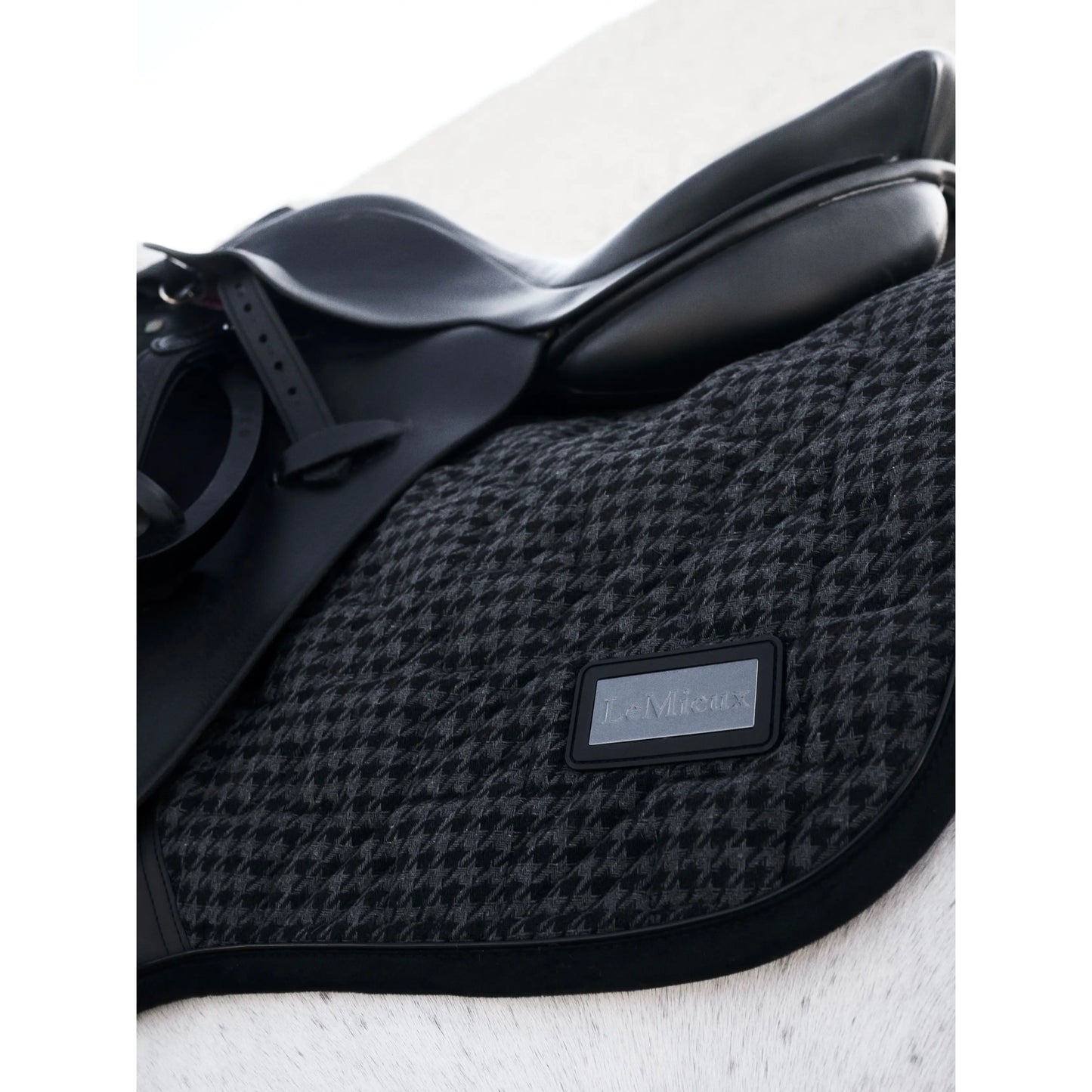 Aspen Close Contact Square Houndstooth